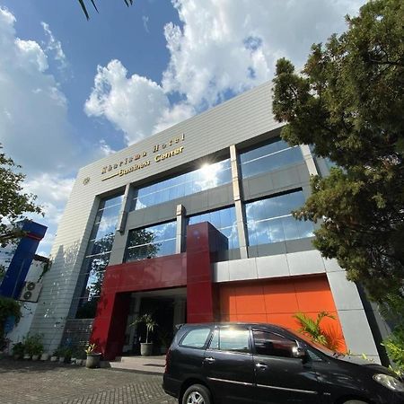 Kharisma Hotel Мадиун Экстерьер фото