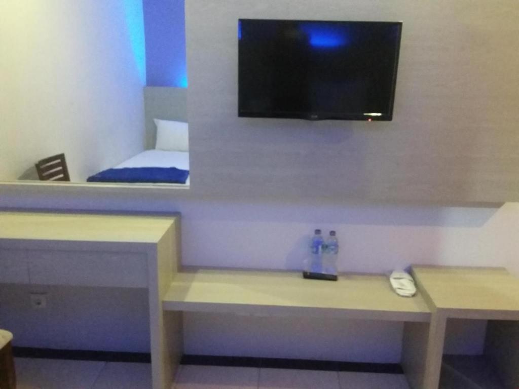 Kharisma Hotel Мадиун Экстерьер фото