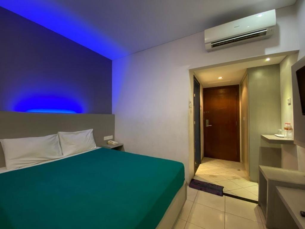 Kharisma Hotel Мадиун Экстерьер фото