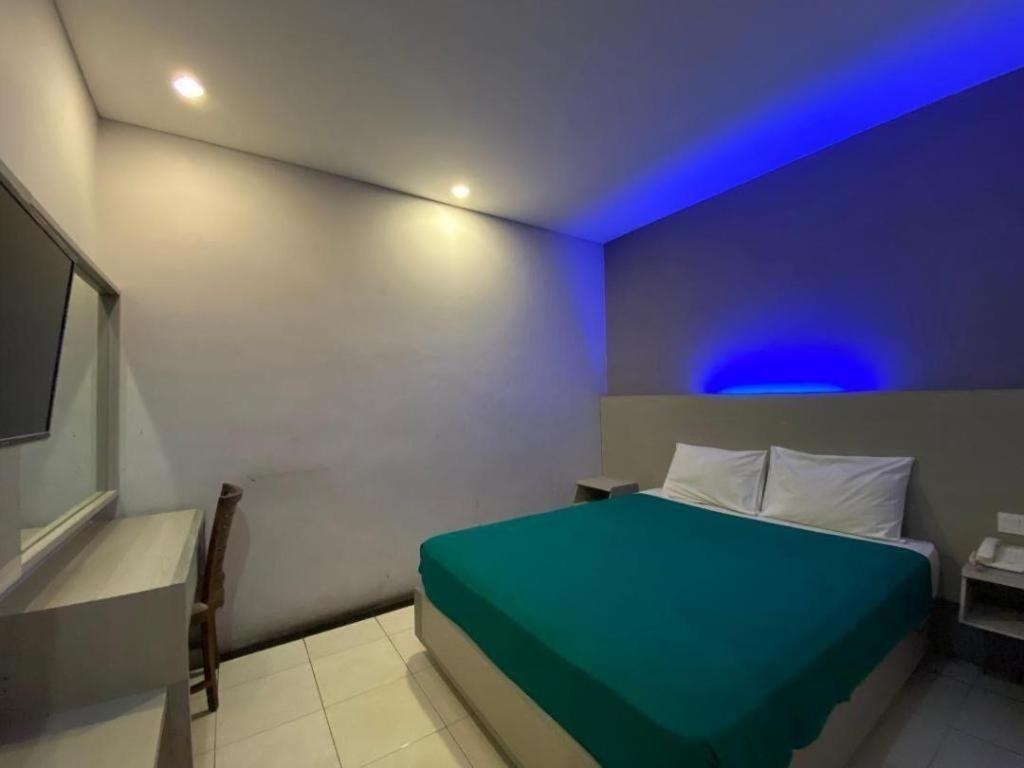 Kharisma Hotel Мадиун Экстерьер фото