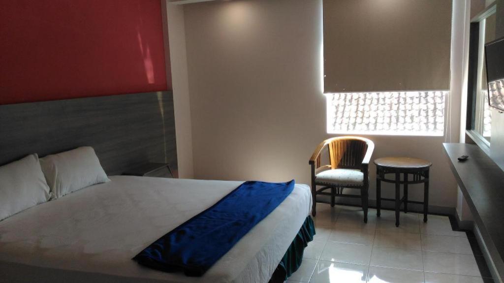 Kharisma Hotel Мадиун Экстерьер фото