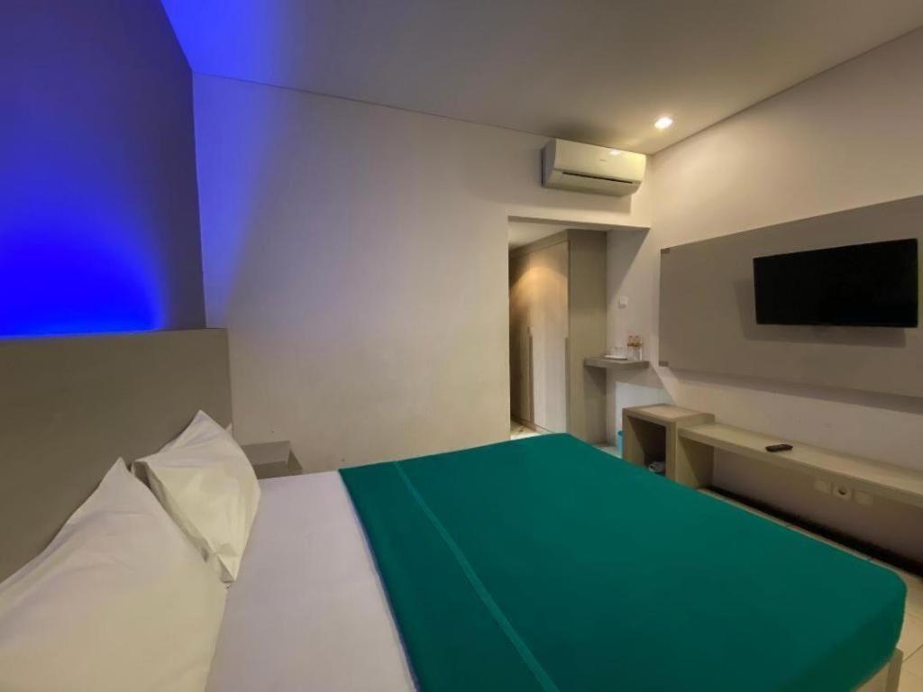 Kharisma Hotel Мадиун Экстерьер фото