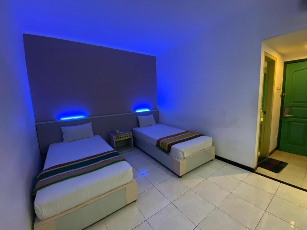 Kharisma Hotel Мадиун Экстерьер фото