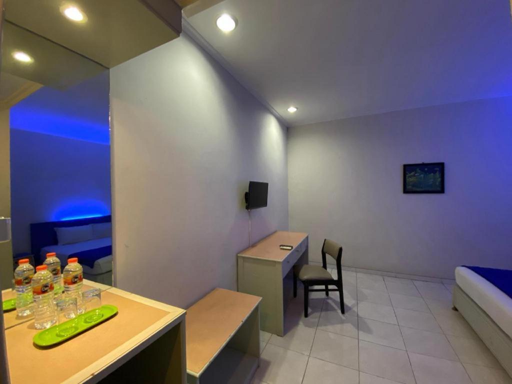 Kharisma Hotel Мадиун Экстерьер фото