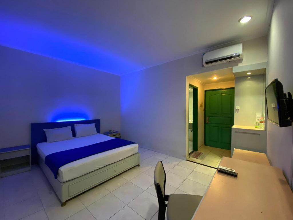 Kharisma Hotel Мадиун Экстерьер фото