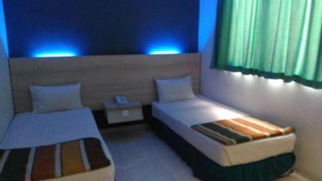 Kharisma Hotel Мадиун Экстерьер фото