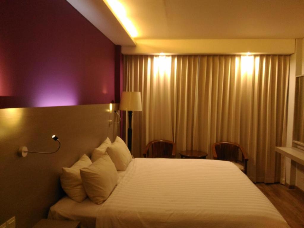 Kharisma Hotel Мадиун Экстерьер фото