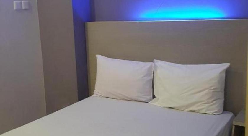 Kharisma Hotel Мадиун Экстерьер фото