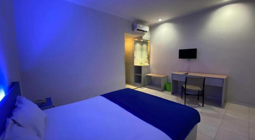 Kharisma Hotel Мадиун Экстерьер фото