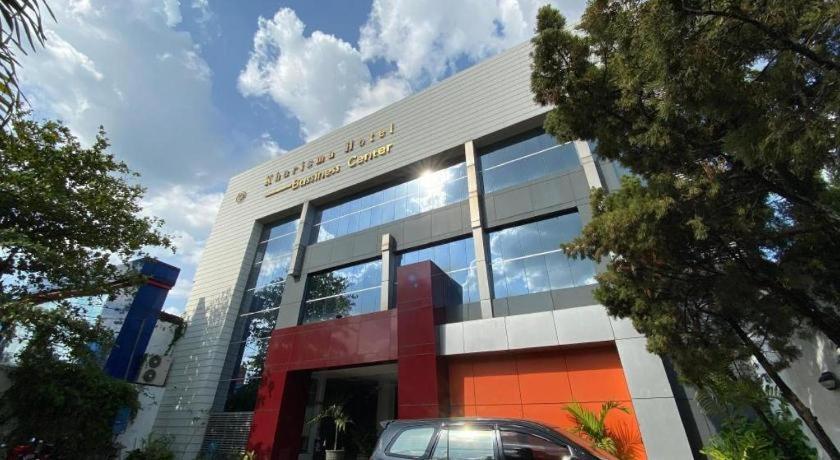 Kharisma Hotel Мадиун Экстерьер фото