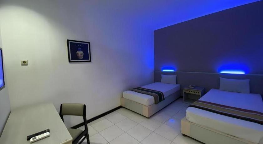 Kharisma Hotel Мадиун Экстерьер фото
