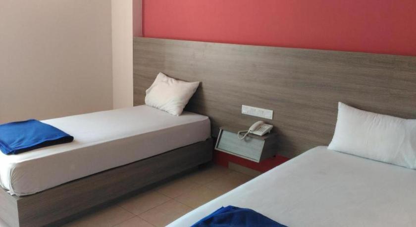 Kharisma Hotel Мадиун Экстерьер фото