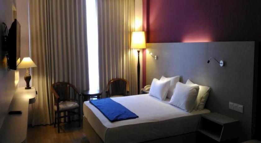 Kharisma Hotel Мадиун Экстерьер фото
