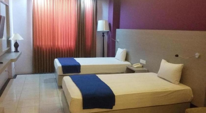 Kharisma Hotel Мадиун Экстерьер фото