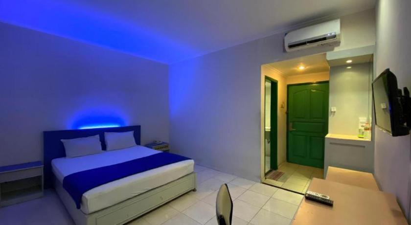 Kharisma Hotel Мадиун Экстерьер фото