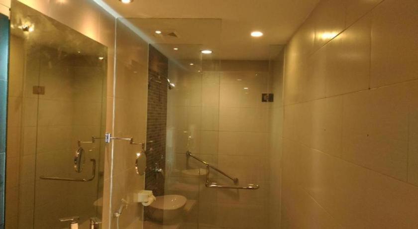 Kharisma Hotel Мадиун Экстерьер фото