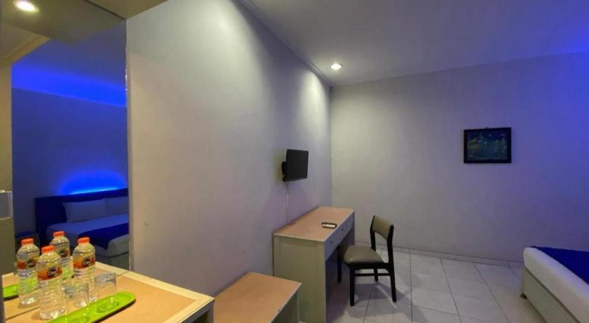 Kharisma Hotel Мадиун Экстерьер фото