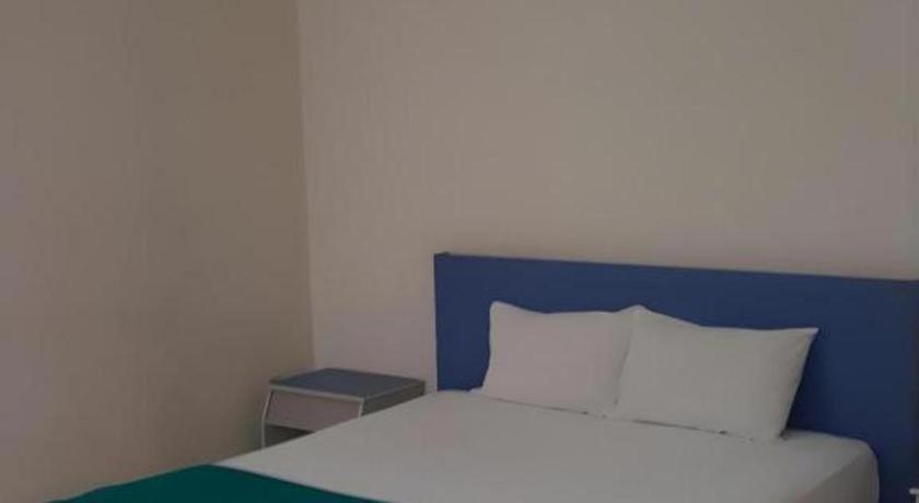 Kharisma Hotel Мадиун Экстерьер фото