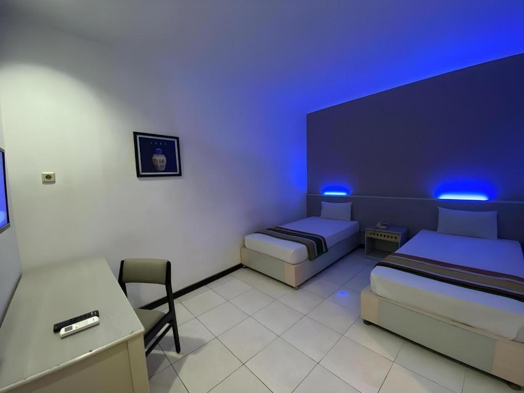Kharisma Hotel Мадиун Экстерьер фото